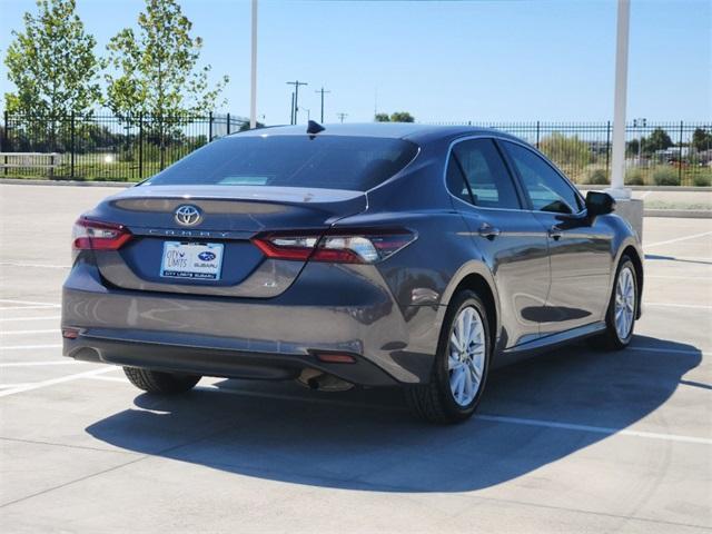 2022 toyota camry le