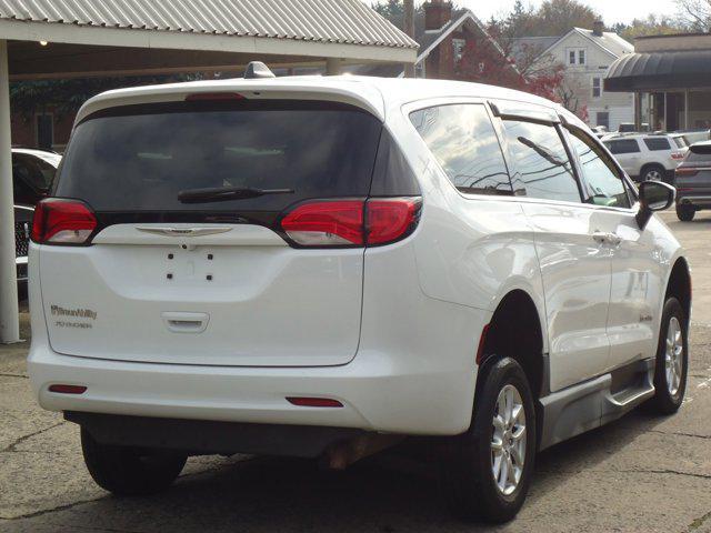 2022 chrysler voyager lx