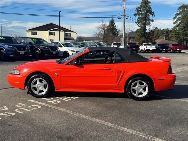 2004 ford mustang deluxe