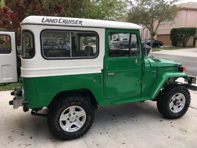 1986 toyota land cruiser fj40 , 4 speed manual, hard top, exc condition