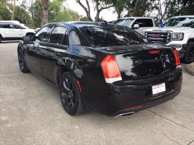 2021 chrysler 300 touring