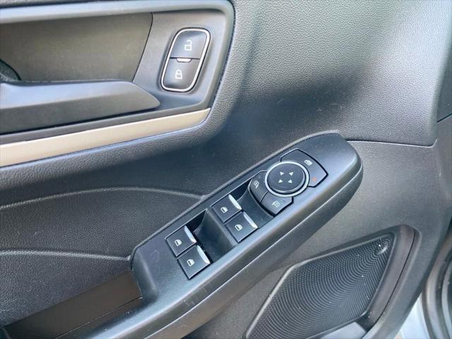 2022 ford escape se