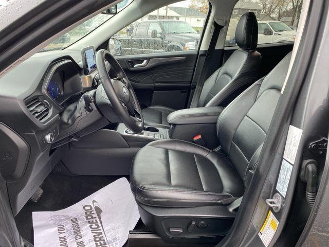 2022 ford escape titanium