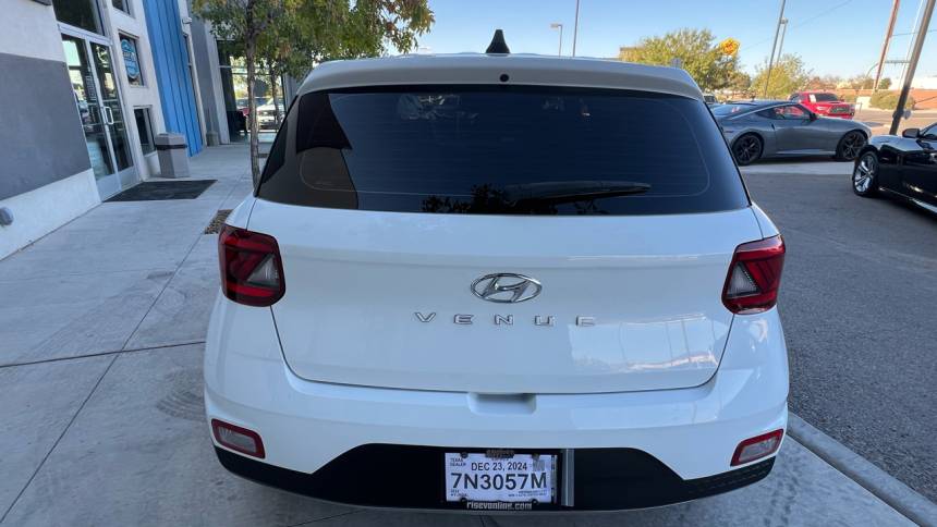 2022 hyundai venue se
