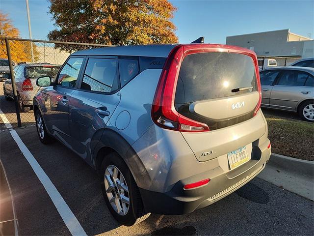2022 kia soul lx