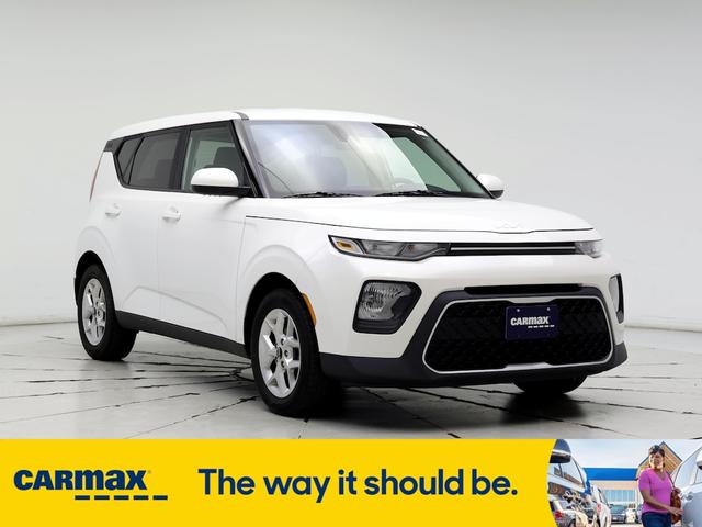 2022 kia soul lx