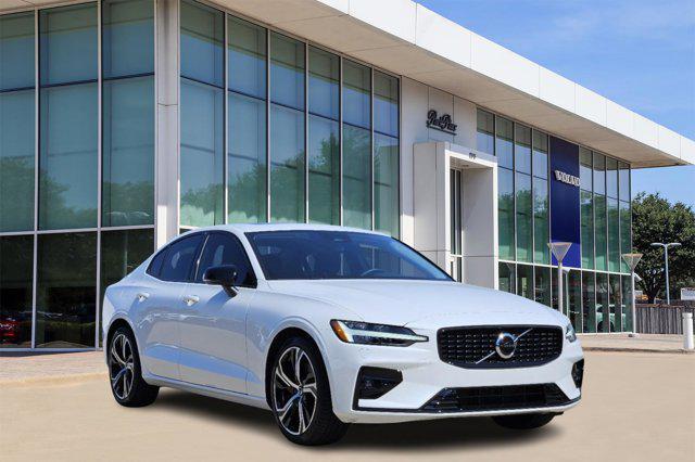 2024 volvo s60 b5 core dark theme