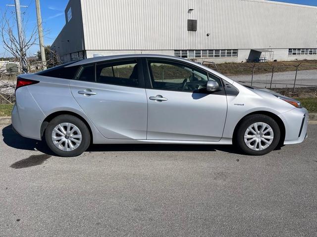 2022 toyota prius l