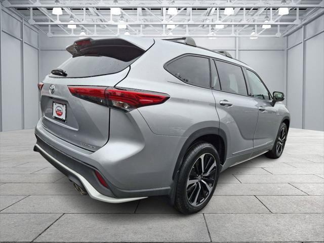 2022 toyota highlander xse