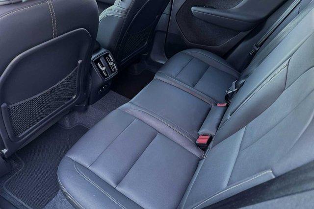 2024 volvo xc40 plus dark theme