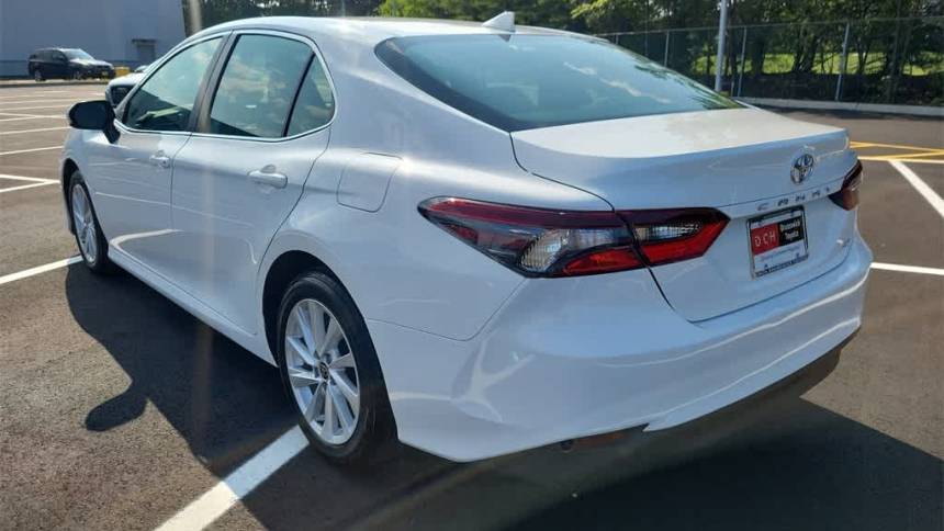 2023 toyota camry le