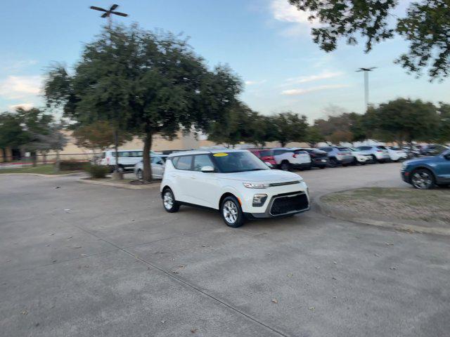2022 kia soul lx