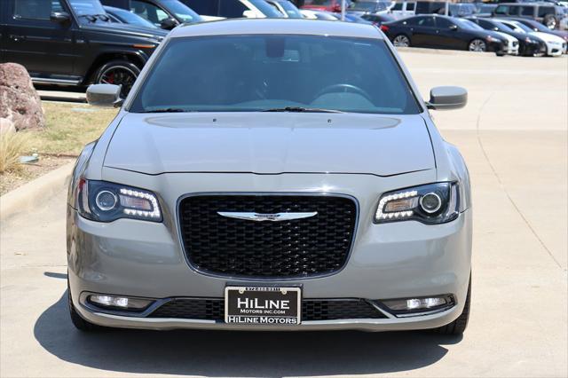 2018 chrysler 300 s