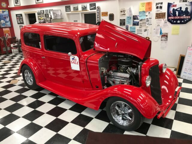 1935 chevy sedan street rod !!