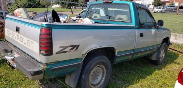 1994 chevy 1500 4wd 235,612 miles has key starts & runs with a jump clean title