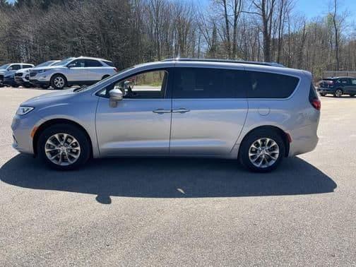 2021 chrysler pacifica touring-l in burton, ohio