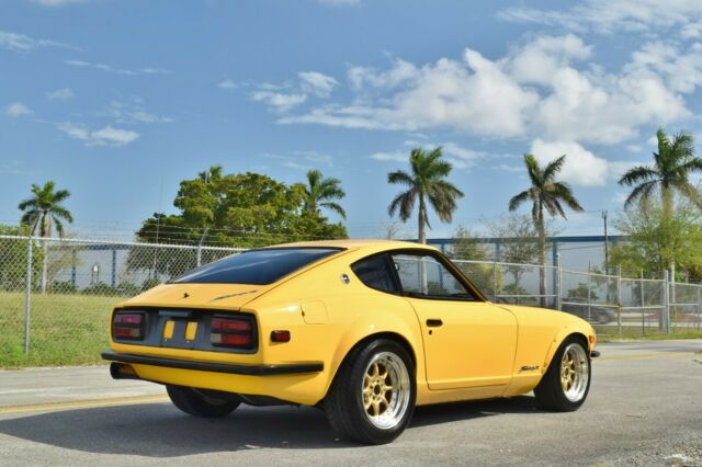 nissan custom z car - 5 speed - comp yellow - jdm