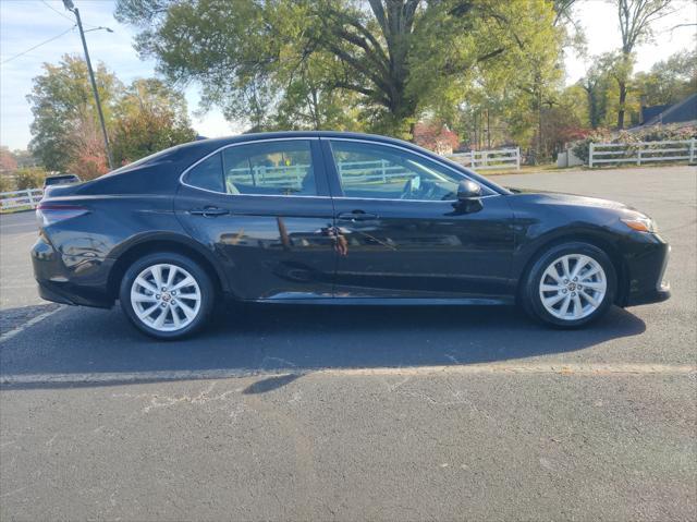 2022 toyota camry le