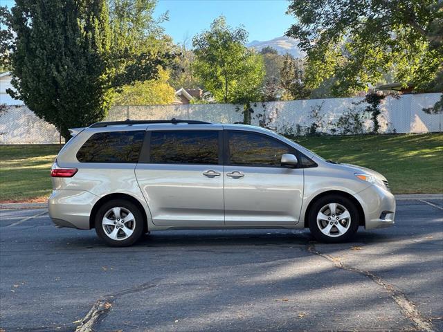 2015 toyota sienna le