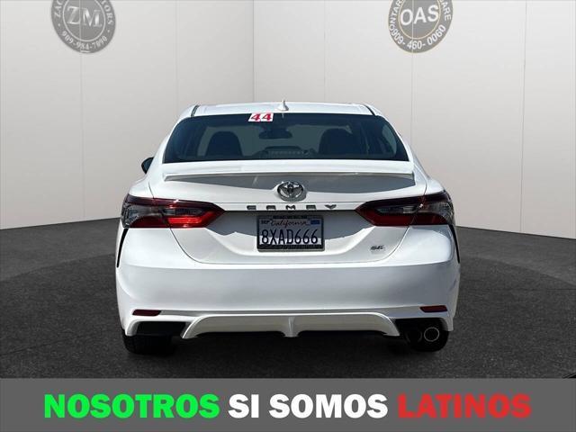 2022 toyota camry se