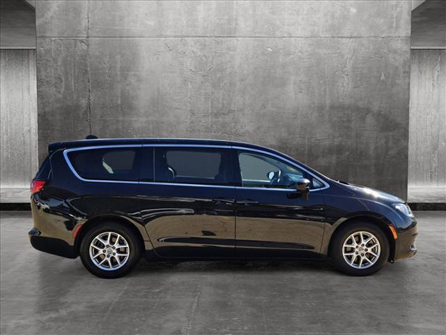 2022 chrysler voyager lx