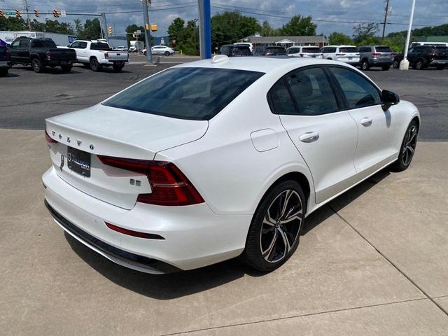 2024 volvo s60 b5 core dark theme