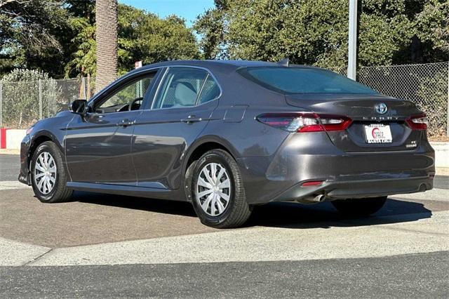 2022 toyota camry hybrid le