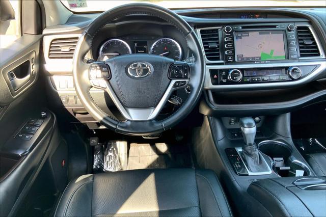 2019 toyota highlander limited