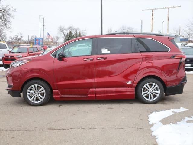 2023 toyota sienna xse in madison, wisconsin