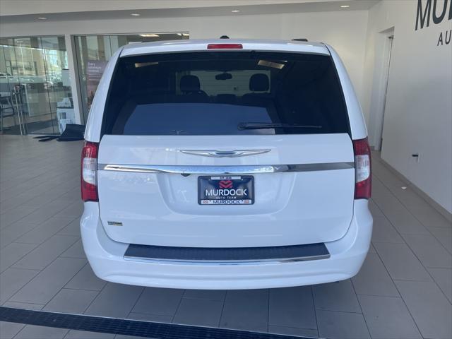 2016 chrysler town & country touring