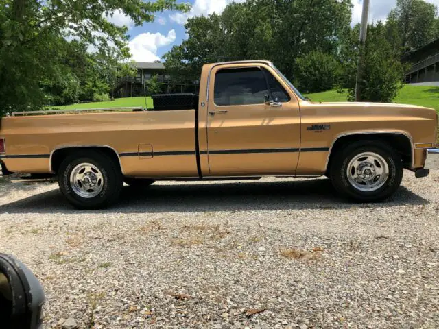 1987 gmc r2500 custom built. looks like a 1500 until you look closer. wow!!