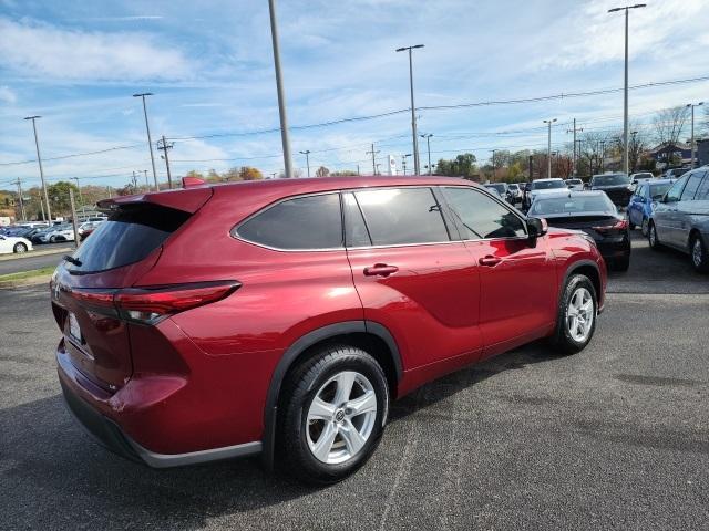 2021 toyota highlander le