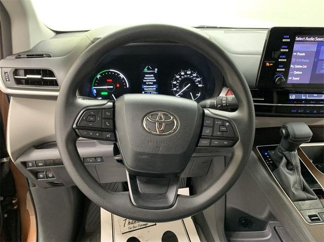 2023 toyota sienna le