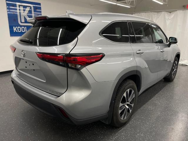 2022 toyota highlander xle
