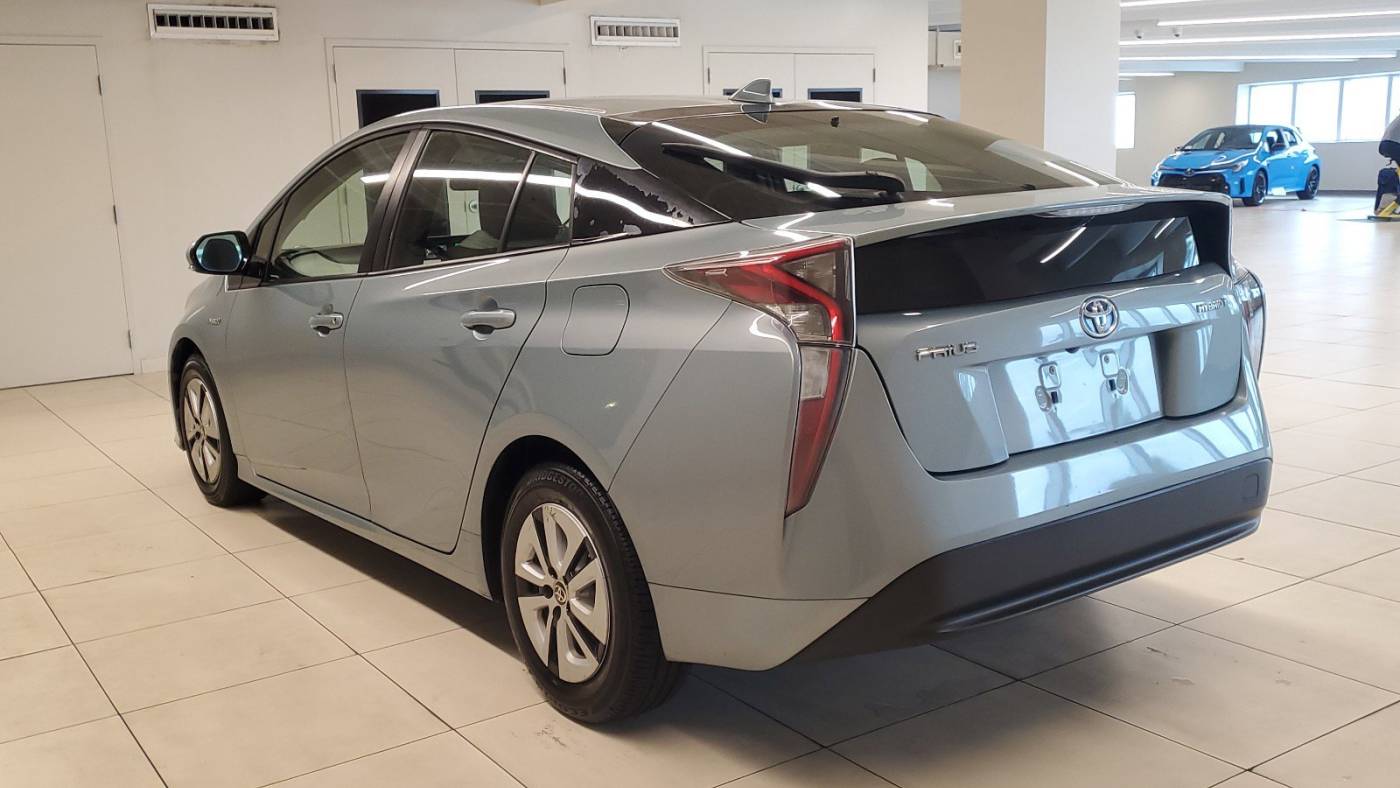 2016 toyota prius three