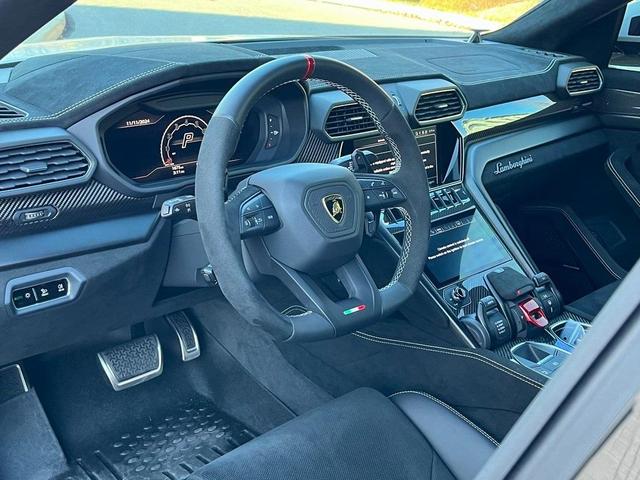 2023 lamborghini urus performante