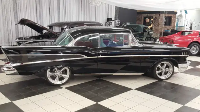 1957 chevrolet 2 door hardtop custom ( corvette chassie)