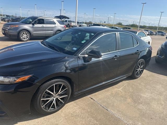 2021 toyota camry se