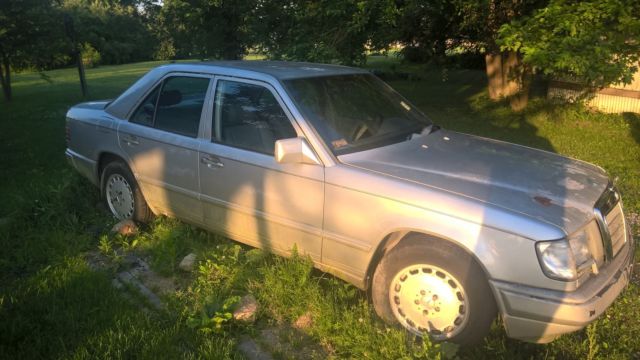 1988 merceds-benz 300 e 4 door sedan 59,000 original miles square body