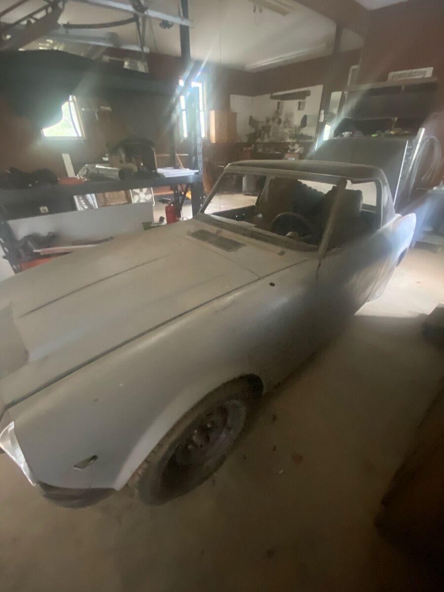 1970 datsun 2000 white