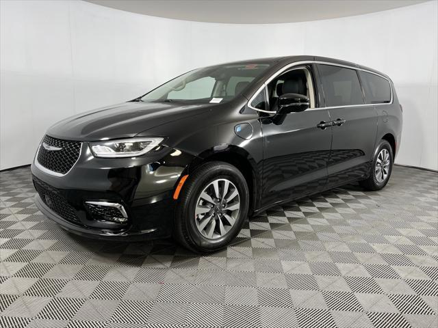 2024 chrysler pacifica hybrid select