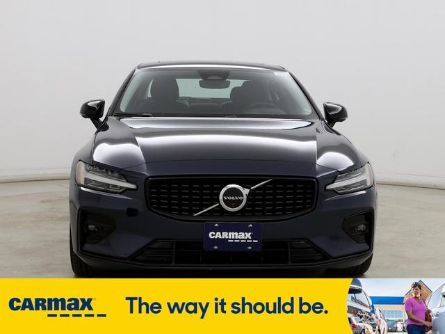 2024 volvo s60 b5 plus dark theme