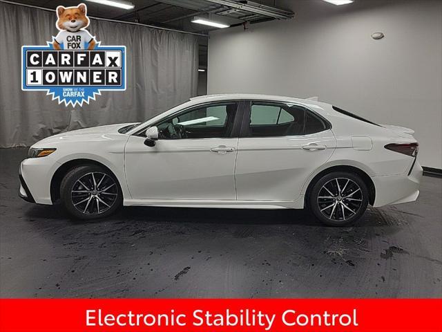2021 toyota camry se
