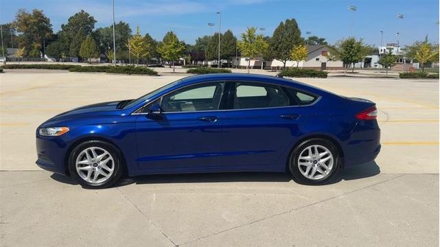 2016 ford fusion se