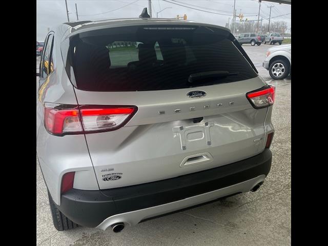2020 ford escape se