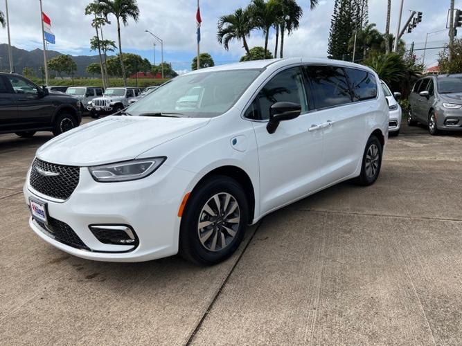 new 2024 chrysler pacifica select