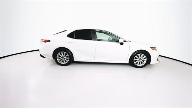 2019 toyota camry le