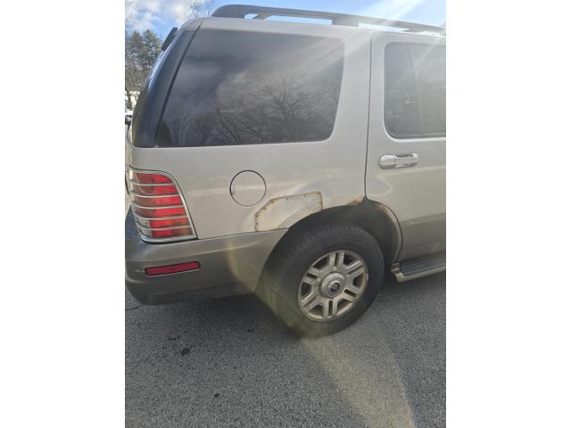 2004 mercury mountaineer luxury
