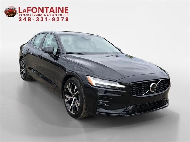 2024 volvo s60 b5 core dark theme