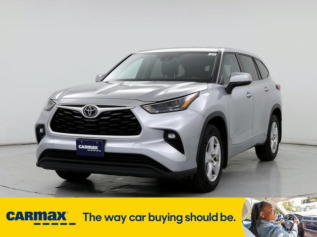 2022 toyota highlander le